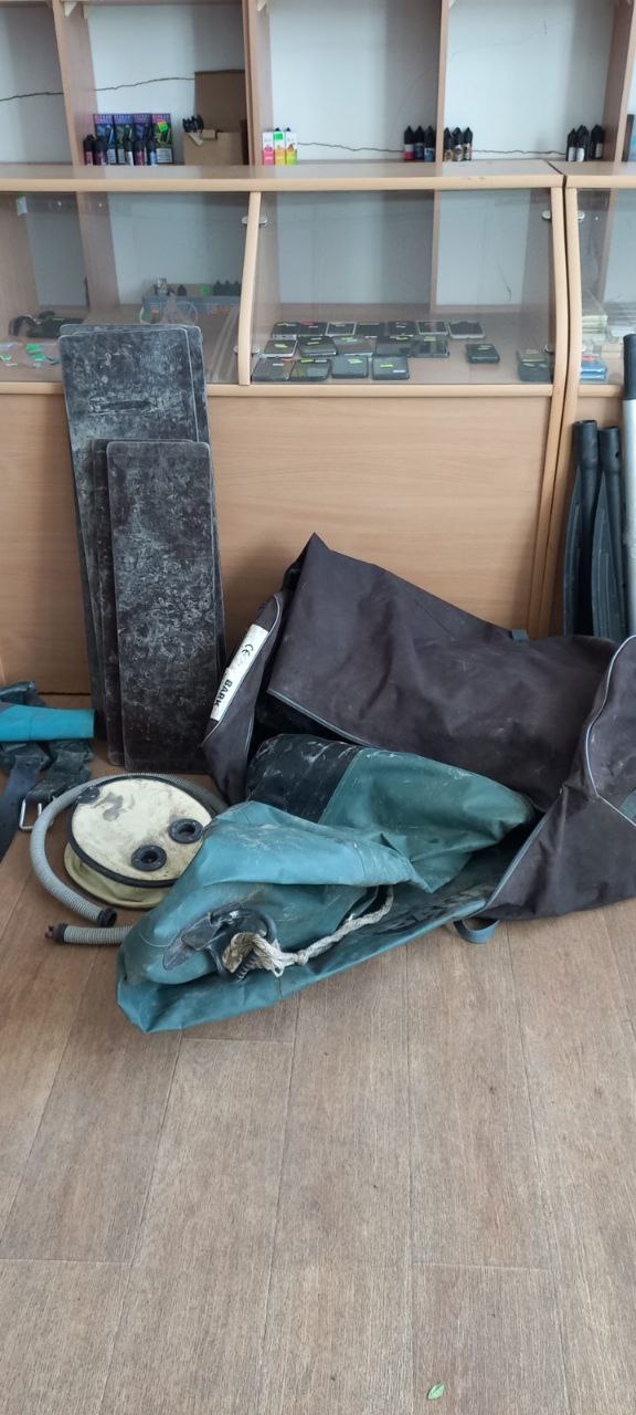 Резиновая лодка, товары для подводного плавания