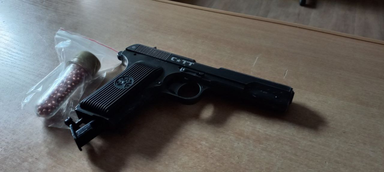 Пневматический пистолет С-ТТ с пульками
